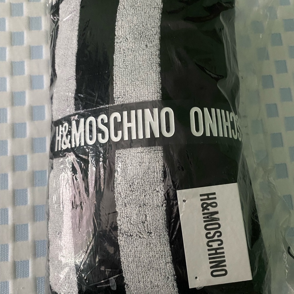 H&MxMoschino (H&Moschino) Beach/Bath Towel